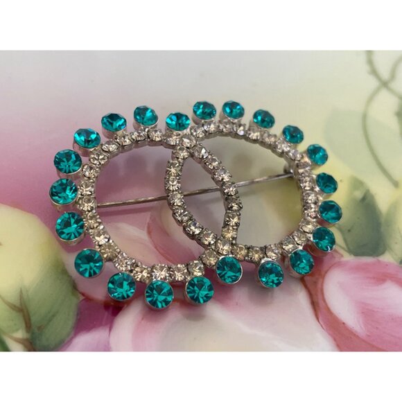 Vintage 1950s Blue Clear Rhinestone Double Eternity Circle Brooch - Picture 5 of 7